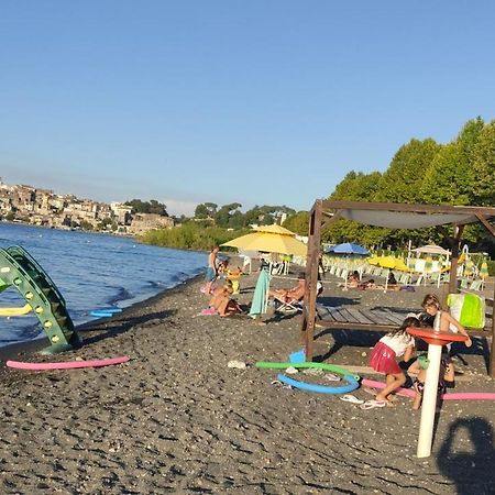Iride Sul Lago 1 Via Principessa Jolanda 10-Piazza Del Molo อันกุยลารา ซาบาเซีย ภายนอก รูปภาพ