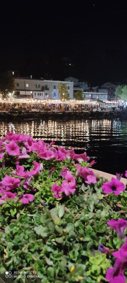 Iride Sul Lago 1 Via Principessa Jolanda 10-Piazza Del Molo อันกุยลารา ซาบาเซีย ภายนอก รูปภาพ