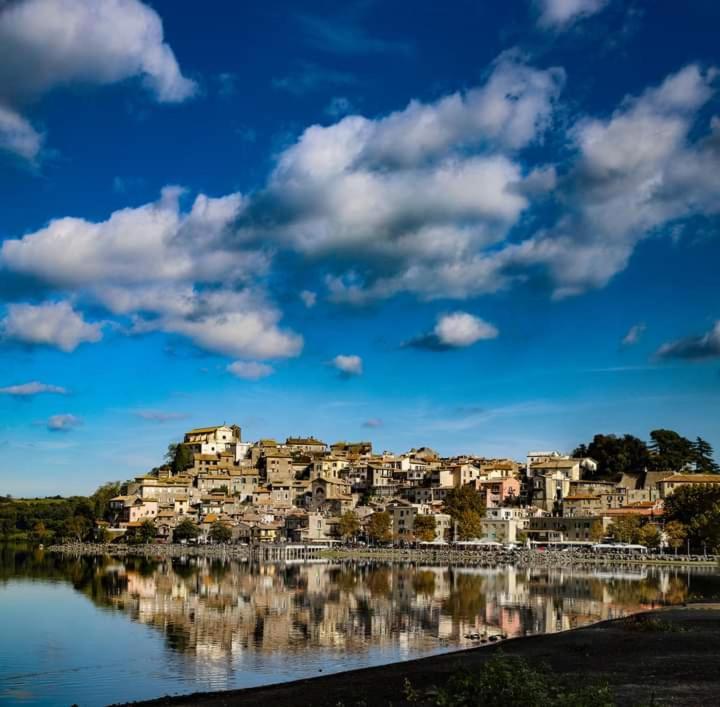 Iride Sul Lago 1 Via Principessa Jolanda 10-Piazza Del Molo อันกุยลารา ซาบาเซีย ภายนอก รูปภาพ